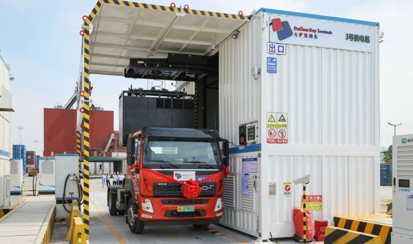 大铲湾码头成为全国首个实现内运拖车全部电动化的码头