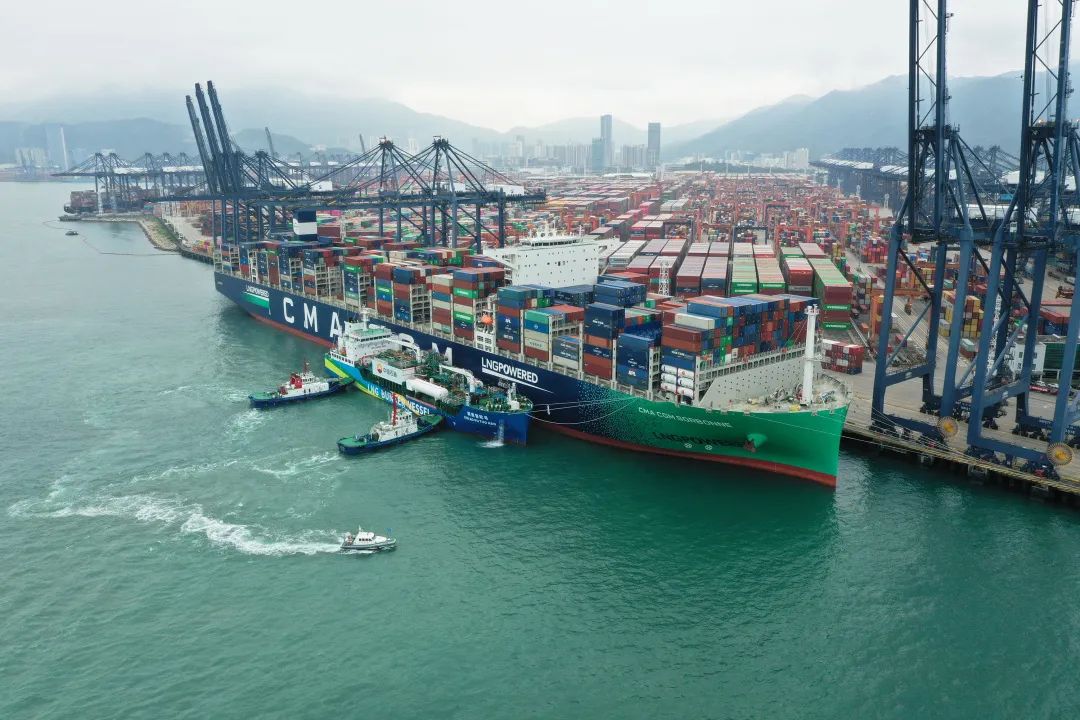 首船LNG加注作业在深圳盐田港区完成